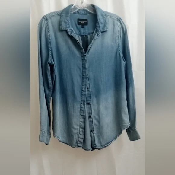 Walter Baker Ombré Blue Denim Back Zip  Up Long Sleeves Gunmetal Button Blouse - Picture 7 of 16